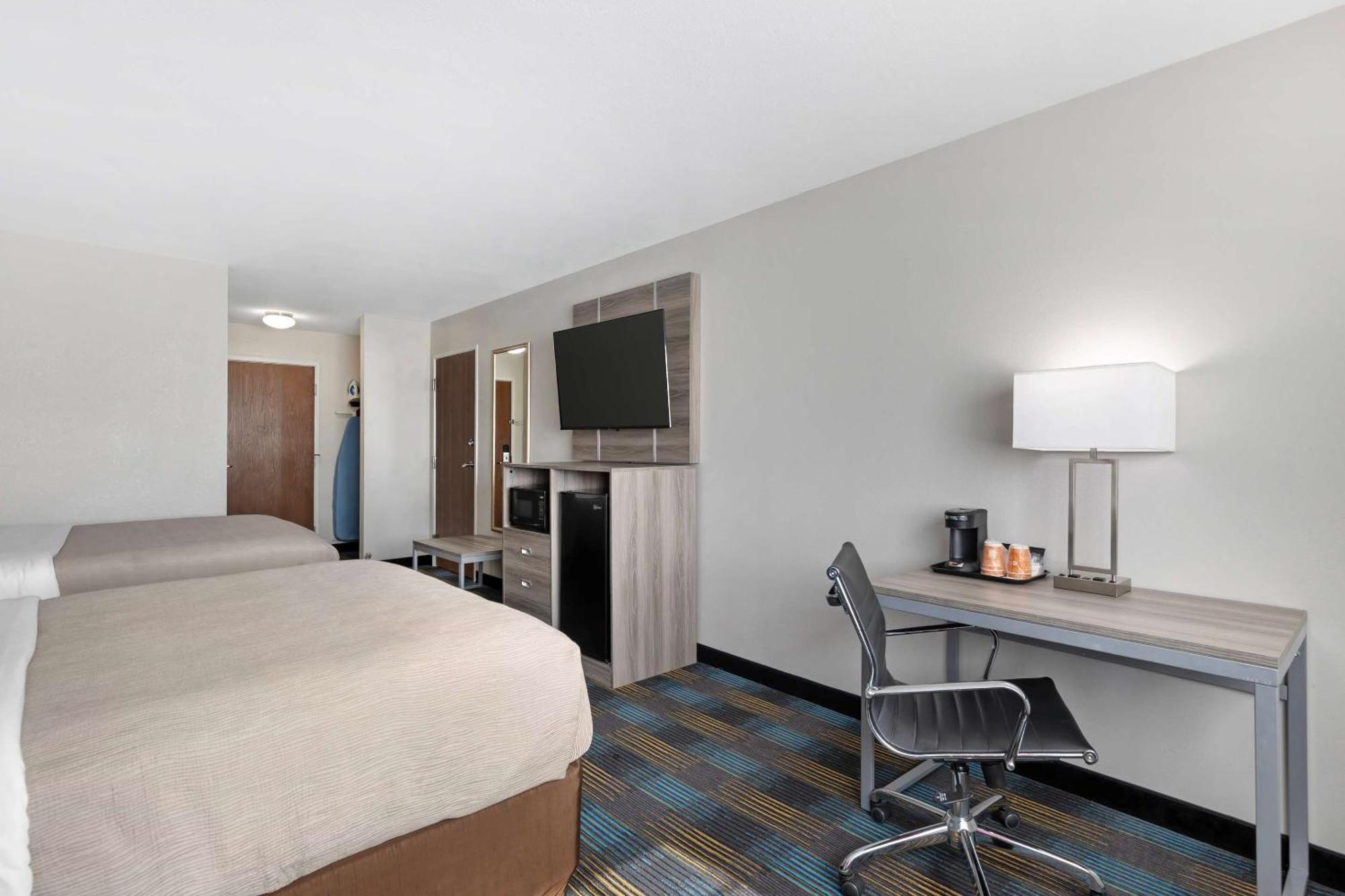 Quality Inn & Suites Fort Madison Near Hwy 61 Esterno foto