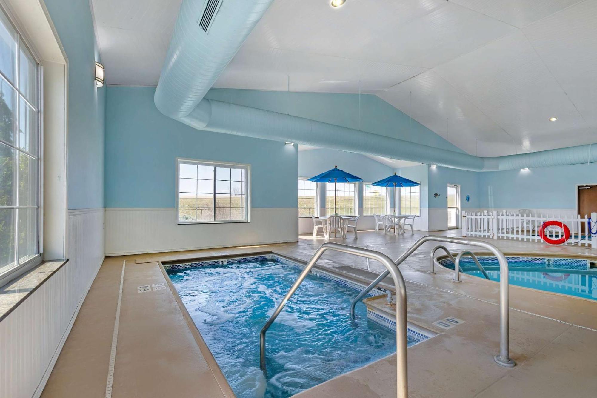 Quality Inn & Suites Fort Madison Near Hwy 61 Esterno foto